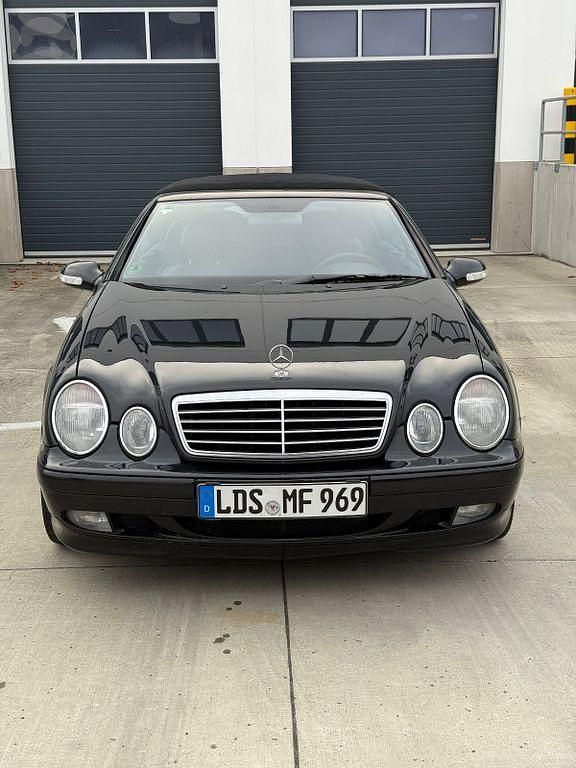 Schwarz Gebraucht 2001 Mercedes CLK200 Avantgarde Cabrio | 4.500 € - Bild 1/4