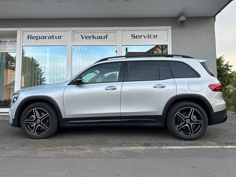 Silber Gebraucht 2023 Mercedes GLB220 Advanced Plus SUV | 59.999 € (Etwas zu teuer) - Bild 1/4