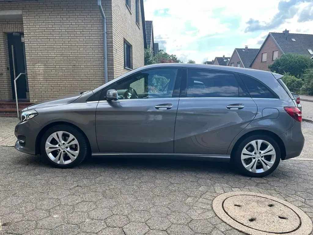 Gebraucht Mercedes B220 Urban 177 PS (130 kW) 2017 Grau Kleinwagen
