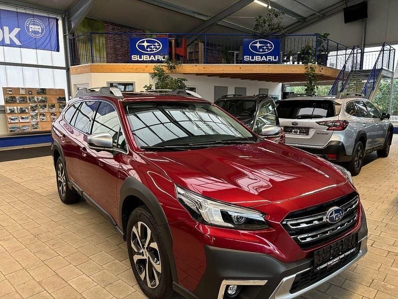 Crimson red (metallic) Gebraucht 2022 Subaru Outback Platinum SUV | 36.250 € (Fairer Preis) - Bild 1/4