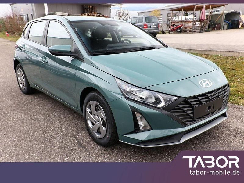 Neu Hyundai i20 Select 101 PS (74 kW) 2025 Mangrove green mineraleffekt Kleinwagen