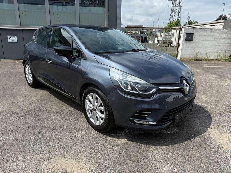 Grau Gebraucht 2020 Renault Clio V Collection Kleinwagen | 10.950 € (Fairer Preis) - Bild 1/4