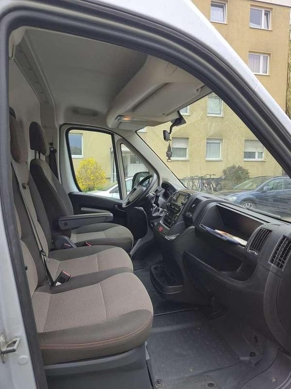 Gebraucht Peugeot Boxer 140 PS (102 kW) 2022 Grau Van