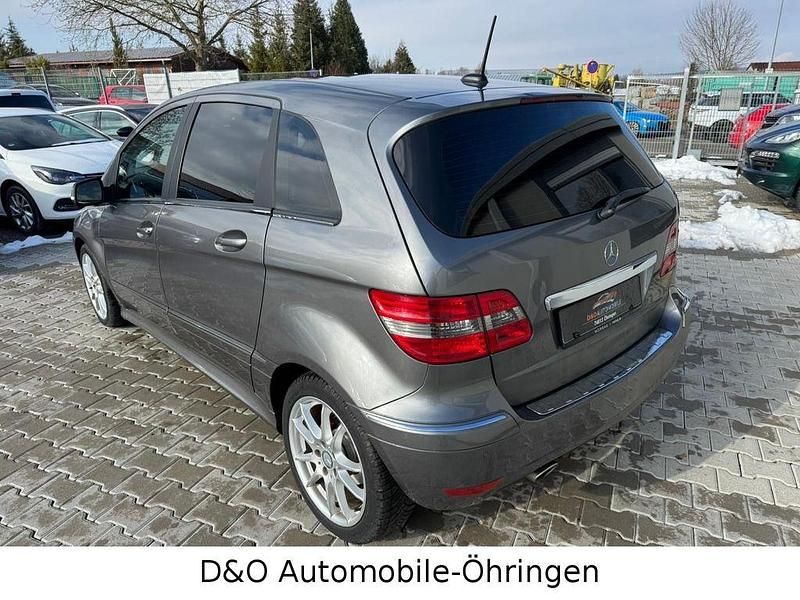 Gebraucht Mercedes B200 140 PS (102 kW) 2010 Grau Van / Kleinbus
