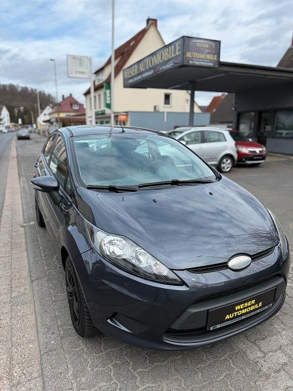 Gebraucht Ford Fiesta 68 PS (50 kW) 2013 Grau Kleinwagen