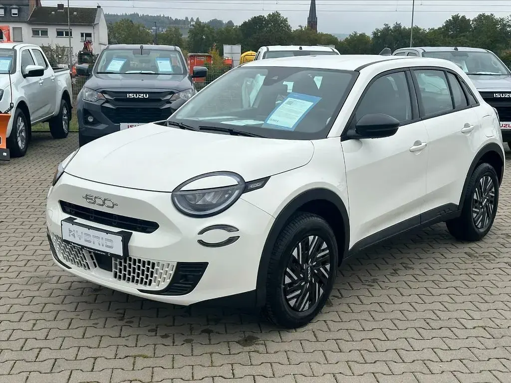 Neu Fiat 600 110 PS (80 kW) 2025 Weiß Limousine