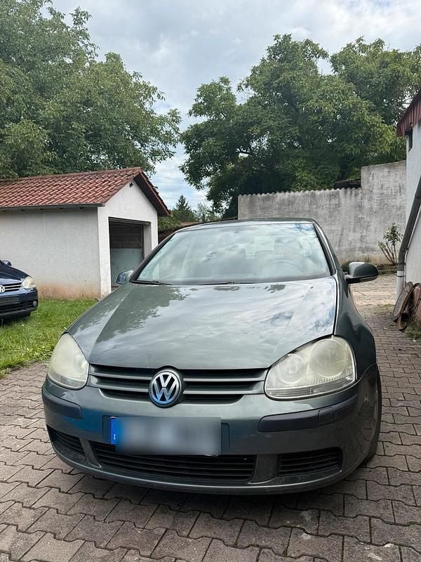 Grün Gebraucht 2005 VW Golf V Kleinwagen | 1.000 € (Superpreis) - Bild 1/4