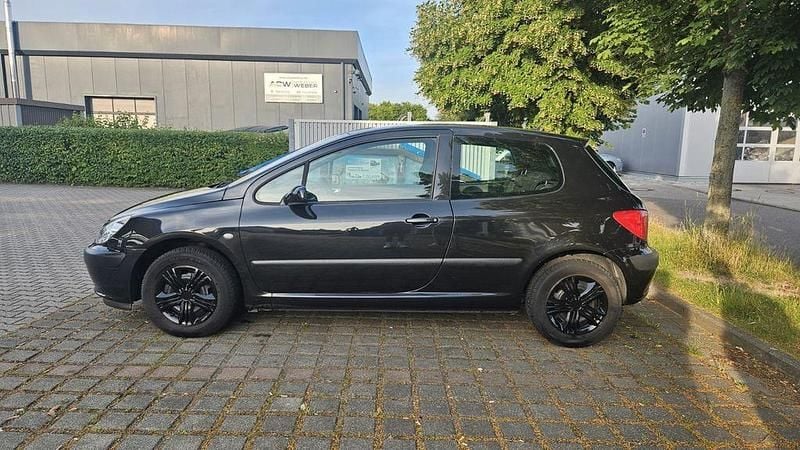 Schwarz Gebraucht 2003 Peugeot 307 Filou Limousine | 2.100 € (Fairer Preis) - Bild 1/4