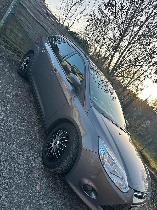 Gebraucht Ford Focus 125 PS (91 kW) 2014 Braun Kombi