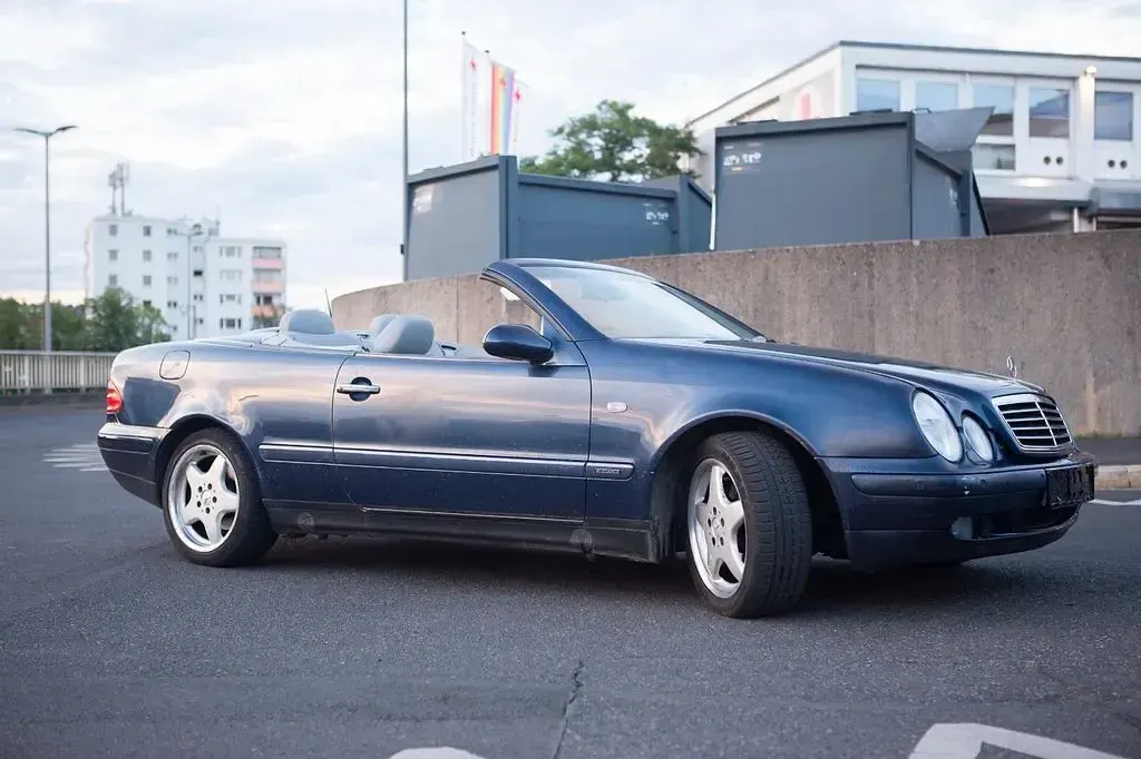 Gebraucht Mercedes CLK230 Elegance 193 PS (141 kW) 1999 Blau Cabrio