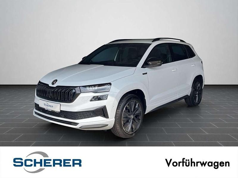 Weiß Gebraucht 2025 Skoda Karoq SportLine SUV | 46.250 € - Bild 1/4