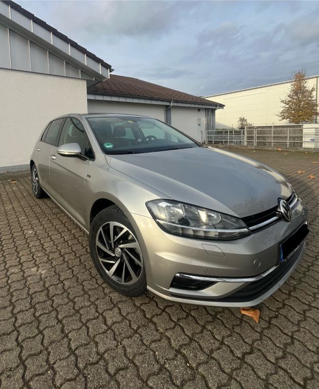 Grau Gebraucht 2018 VW Golf VII Join Limousine | 15.490 € (Fairer Preis) - Bild 1/4