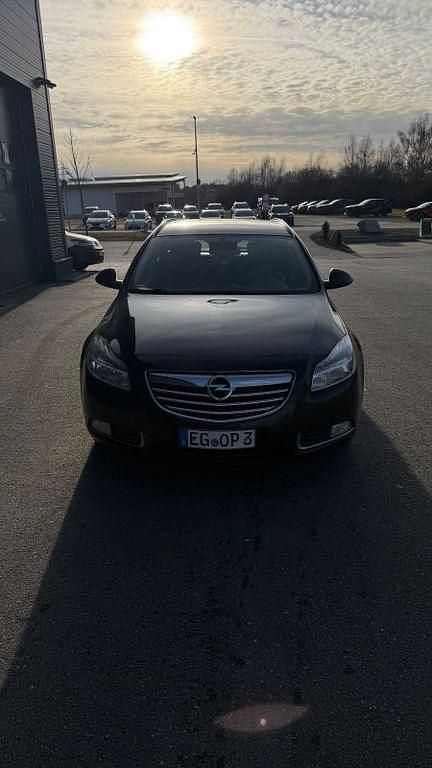 Gebraucht Opel Insignia 160 PS (117 kW) 2010 Schwarz Kombi