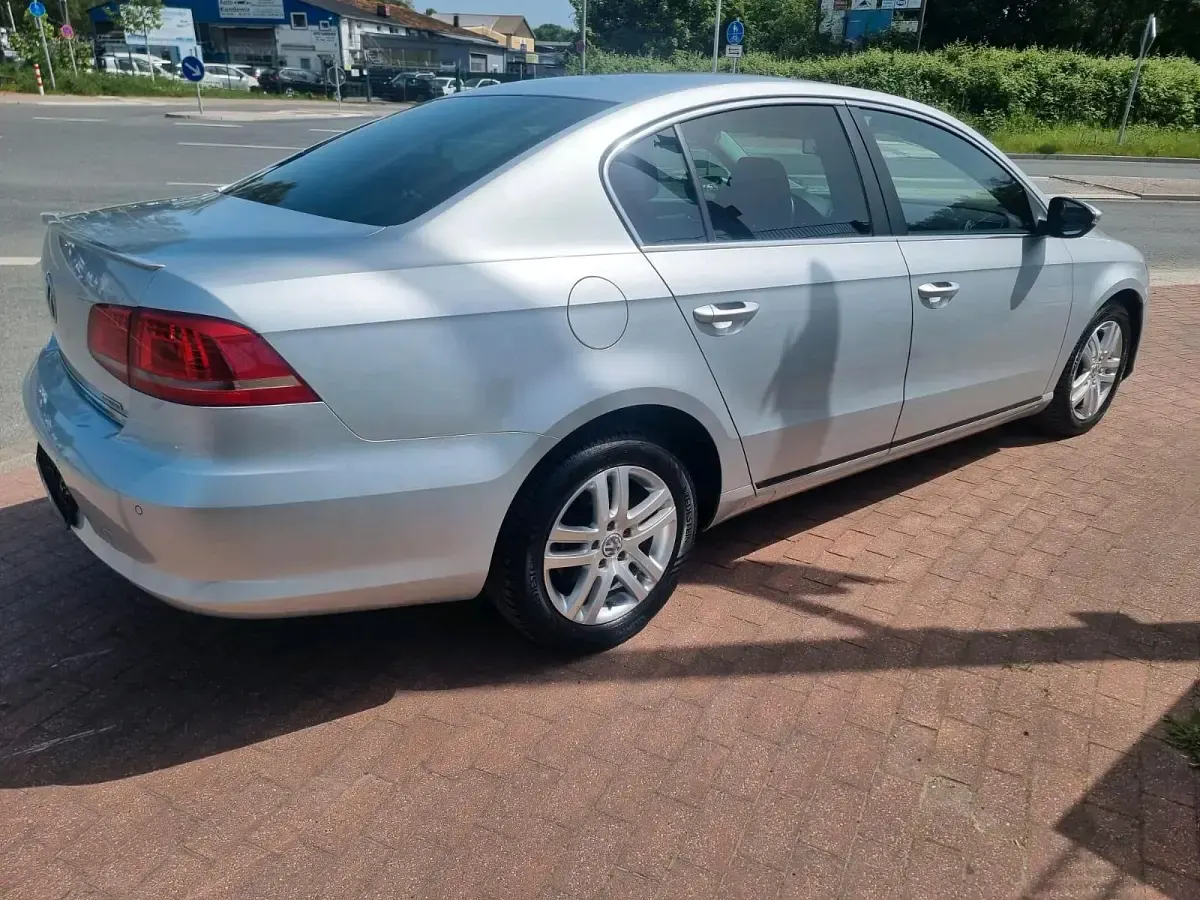Gebraucht VW Passat 105 PS (77 kW) 2012 Silber Limousine