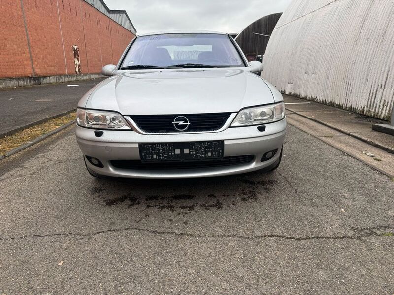 Schwarz Gebraucht 2001 Opel Vectra Comfort Limousine | 1.200 € (Superpreis) - Bild 1/4