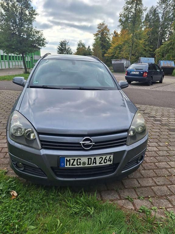 Grau Gebraucht 2005 Opel Astra Cosmo Limousine | 1.500 € (Fairer Preis) - Bild 1/4