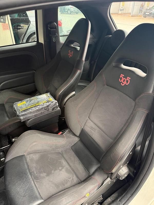 Gebraucht Fiat 500 Abarth 180 PS (132 kW) 2012 Weiß Kleinwagen