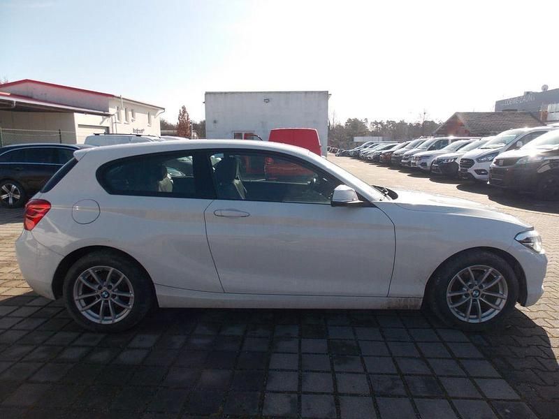 Gebraucht BMW 116 Advantage 116 PS (85 kW) 2015 Weiß Kleinwagen