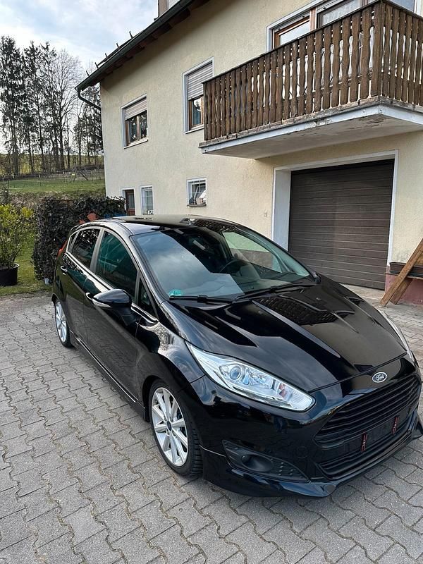 Gebraucht Ford Fiesta Titanium 125 PS (91 kW) 2017 Schwarz Kleinwagen