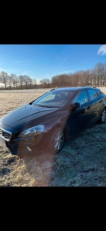 Schwarz Gebraucht 2015 Volvo V40 CC Momentum Kombi | 14.800 € (Fairer Preis) - Bild 1/1