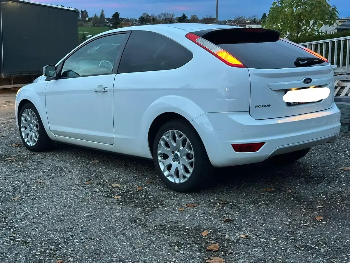 Occasion Ford Focus 80 ch (58 kW) 2009 Blanc Citadine