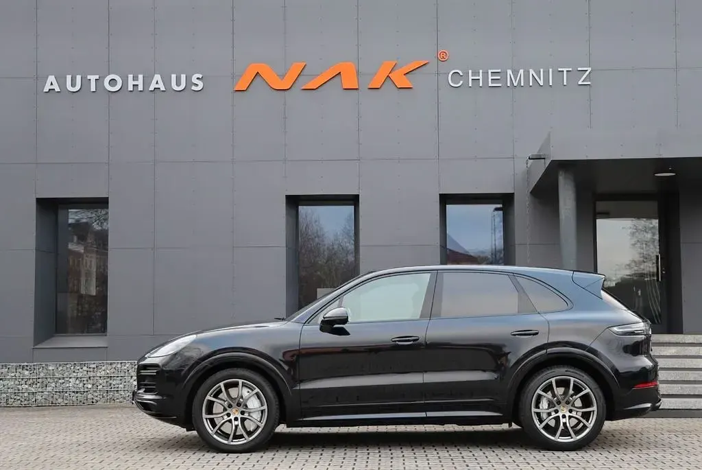 Gebraucht Porsche Cayenne Turbo 549 PS (403 kW) 2022 Schwarz SUV