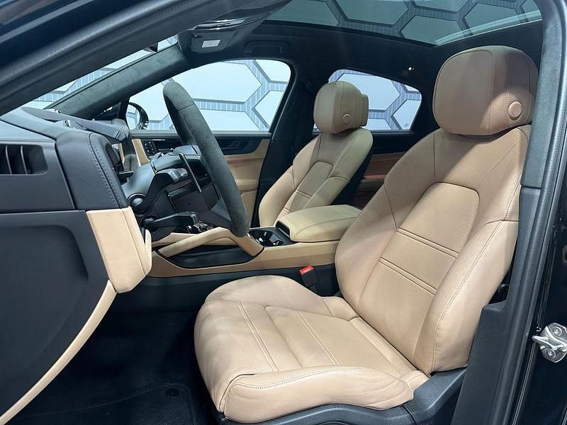 Neu Porsche Cayenne GTS 500 PS (367 kW) 2026 Schwarz SUV