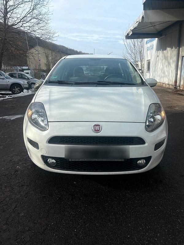Gebraucht Fiat Punto 77 PS (56 kW) 2013 Weiß Kleinwagen