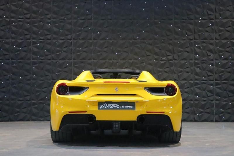 Gebraucht Ferrari 488 669 PS (492 kW) 2016 Gelb Cabrio