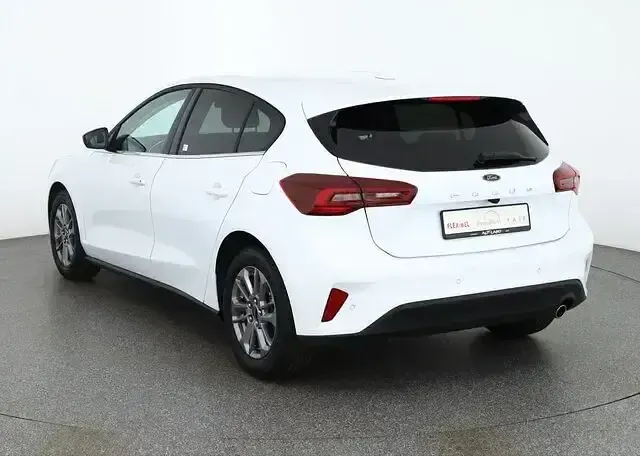 Neu Ford Focus Titanium 125 PS (91 kW) 2026 Frostweiss Limousine