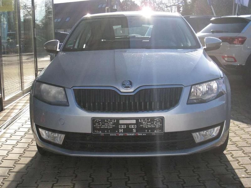 Gebraucht Skoda Octavia Ambition 105 PS (77 kW) 2014 Brilliantsilver Limousine