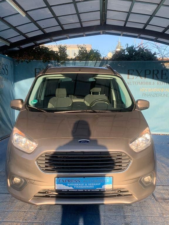 Grau Gebraucht 2019 Ford Tourneo Courier Titanium Van / Kleinbus | 6.990 € (Superpreis) - Bild 1/4
