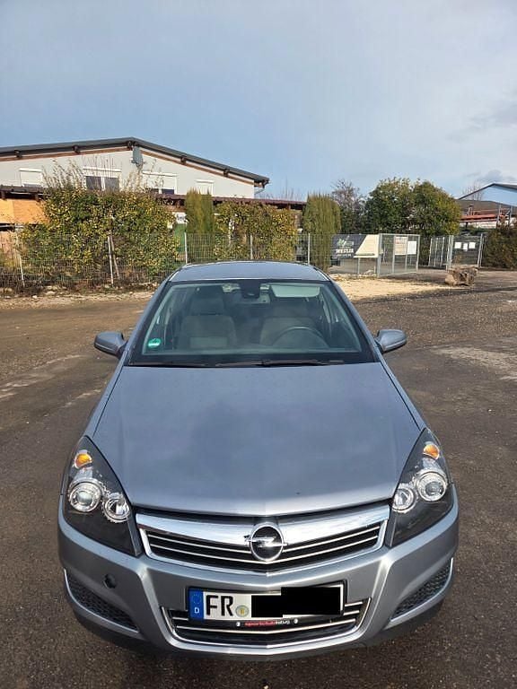 Gebraucht Opel Astra 116 PS (85 kW) 2008 Silber Limousine