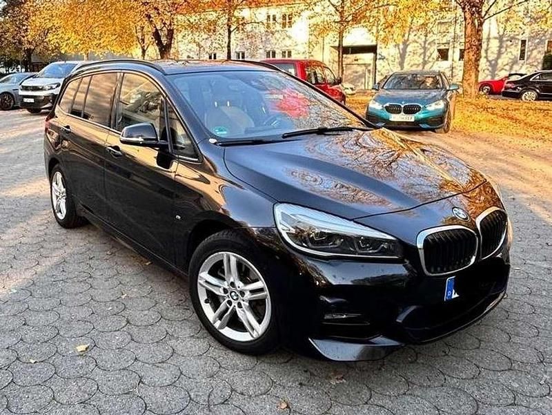 Schwarz Gebraucht 2018 BMW 220 Gran Tourer M Sport Van / Kleinbus | 16.900 € (Fairer Preis) - Bild 1/4