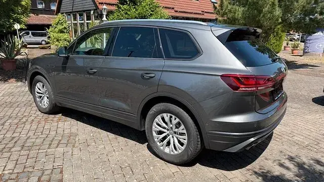 Gebraucht VW Touareg 231 PS (169 kW) 2018 Grau SUV