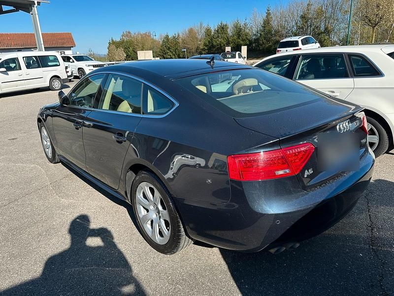 Gebraucht Audi A5 Sportback 177 PS (130 kW) 2011 Blau Kleinwagen