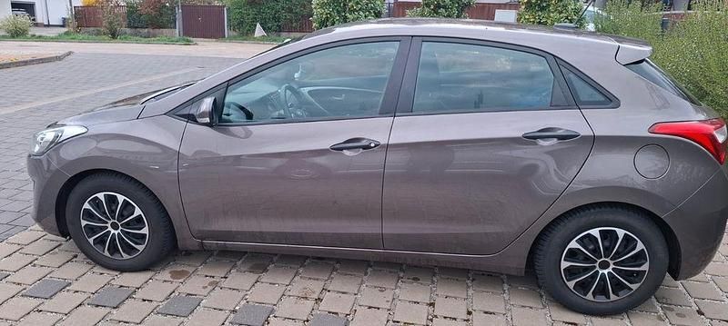 Gebraucht Hyundai i30 99 PS (72 kW) 2014 Braun Kombi