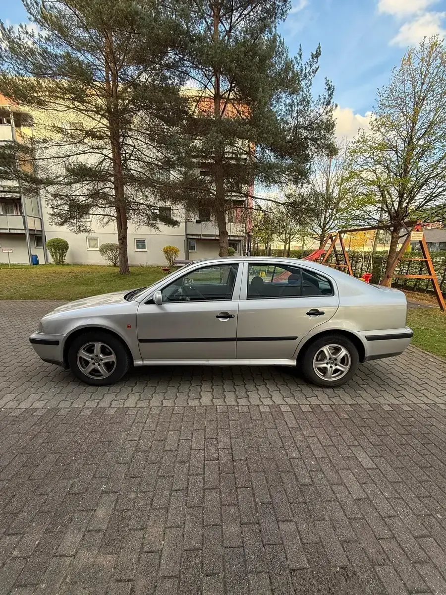 Gebraucht Skoda Octavia 90 PS (66 kW) 1999 Silber Limousine