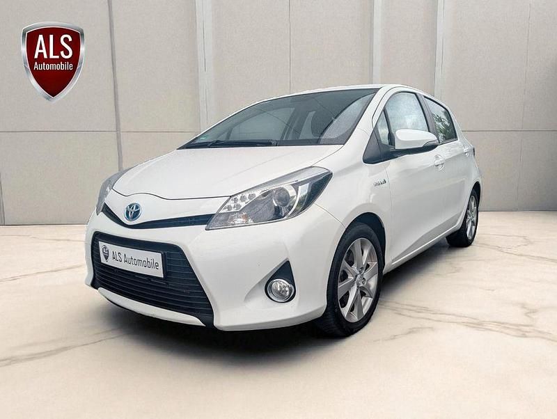 Weiß Gebraucht 2013 Toyota Yaris Hybrid Club Limousine | 10.000 € (Fairer Preis) - Bild 1/4