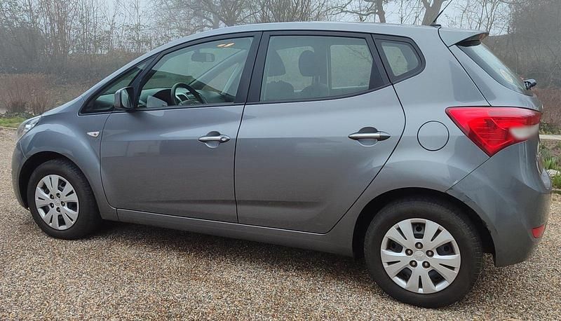 Gebraucht Hyundai ix20 90 PS (66 kW) 2014 Grau Kleinwagen