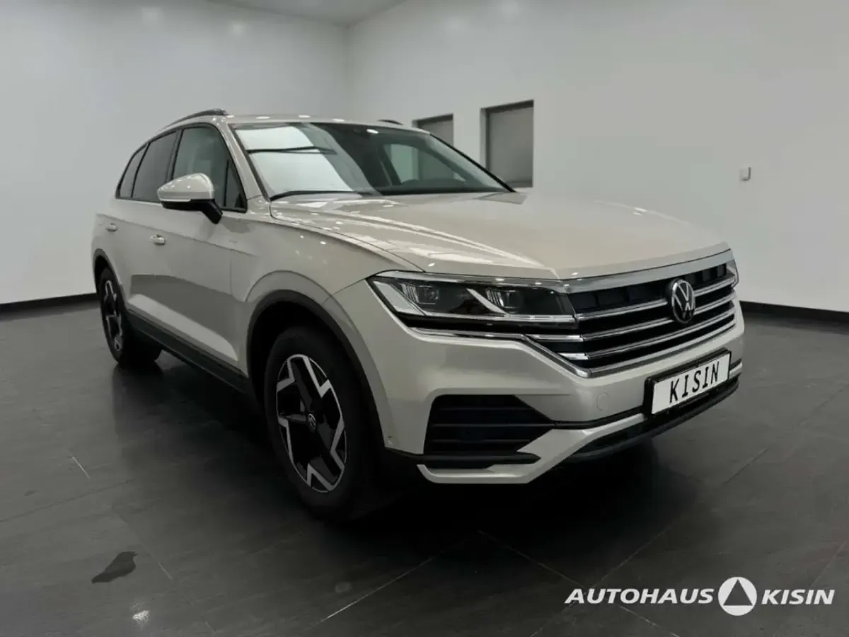 Gebraucht VW Touareg 231 PS (169 kW) 2024 Beige metallic SUV