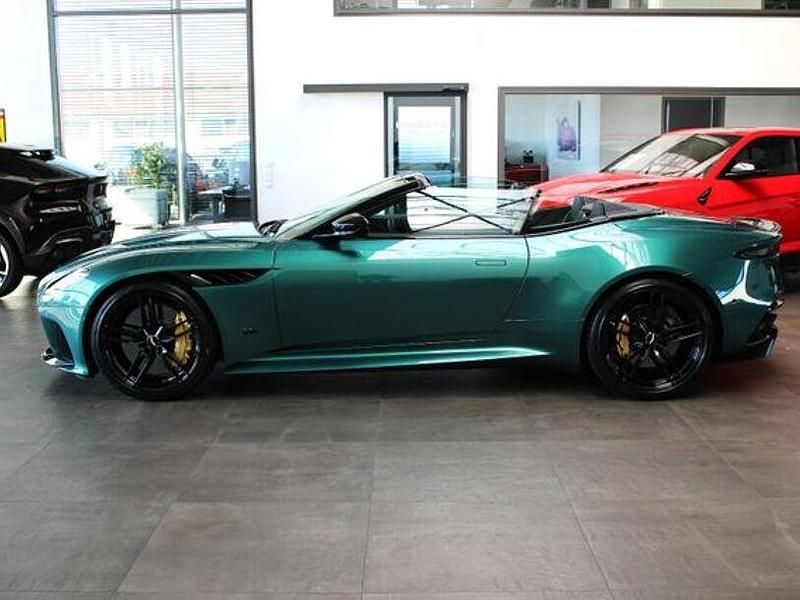 Gebraucht Aston Martin DBS 770 PS (566 kW) 2024 Grün Cabrio