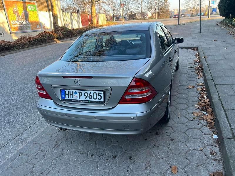 Gebraucht Mercedes C200 163 PS (119 kW) 2004 Cubanitsilber  metallic Limousine