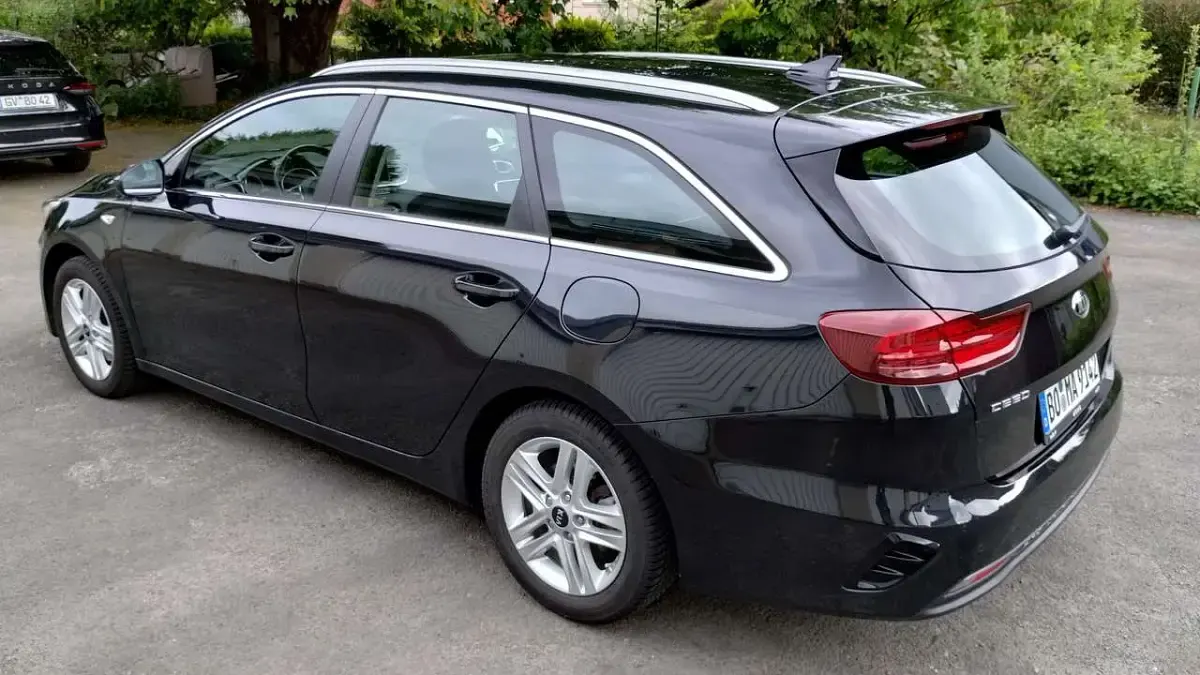 Gebraucht Kia Ceed Spirit 140 PS (102 kW) 2019 Schwarz Kleinwagen