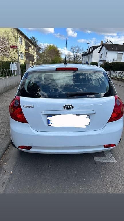 Gebraucht Kia Ceed Basis 109 PS (80 kW) 2008 Weiß Kleinwagen
