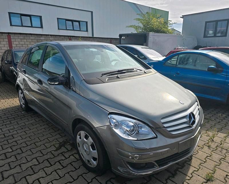 Grau Gebraucht 2007 Mercedes B200 Van / Kleinbus | 600 € (Superpreis) - Bild 1/4