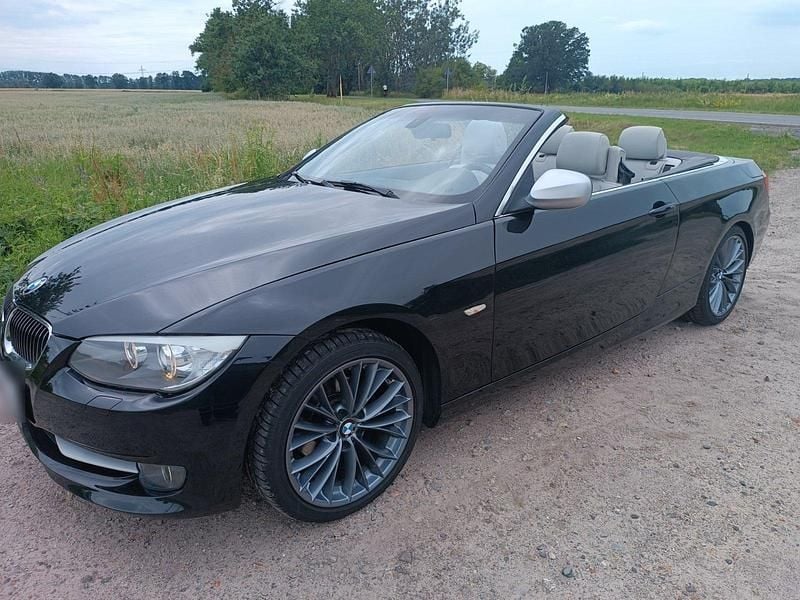 Gebraucht BMW 318 Cabriolet 143 PS (105 kW) 2012 Schwarz Cabrio