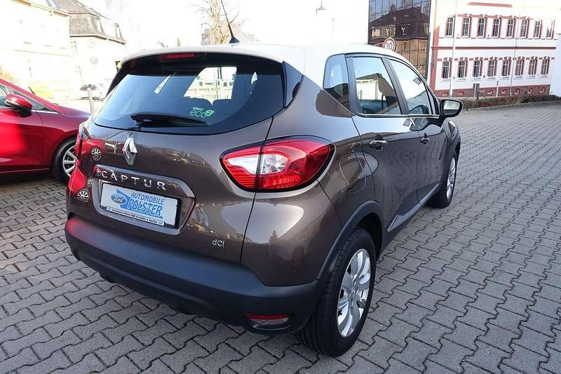Second-hand Renault Captur Dynamique 90 CP (66 kW) 2015 Alb SUV