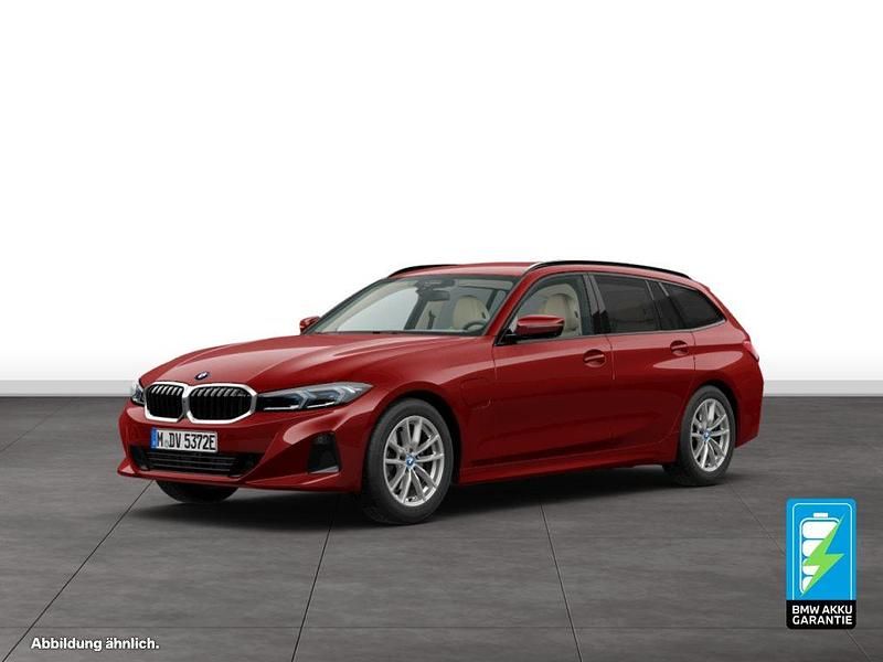 Rot Gebraucht 2024 BMW 330e Kombi | 43.410 € (Superpreis) - Bild 1/4