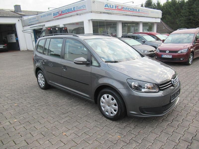 Grau Gebraucht 2014 VW Touran Trendline Van / Kleinbus | 8.500 € (Fairer Preis) - Bild 1/4